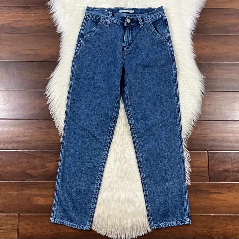 Levi's Size 24 painter boy jeans.